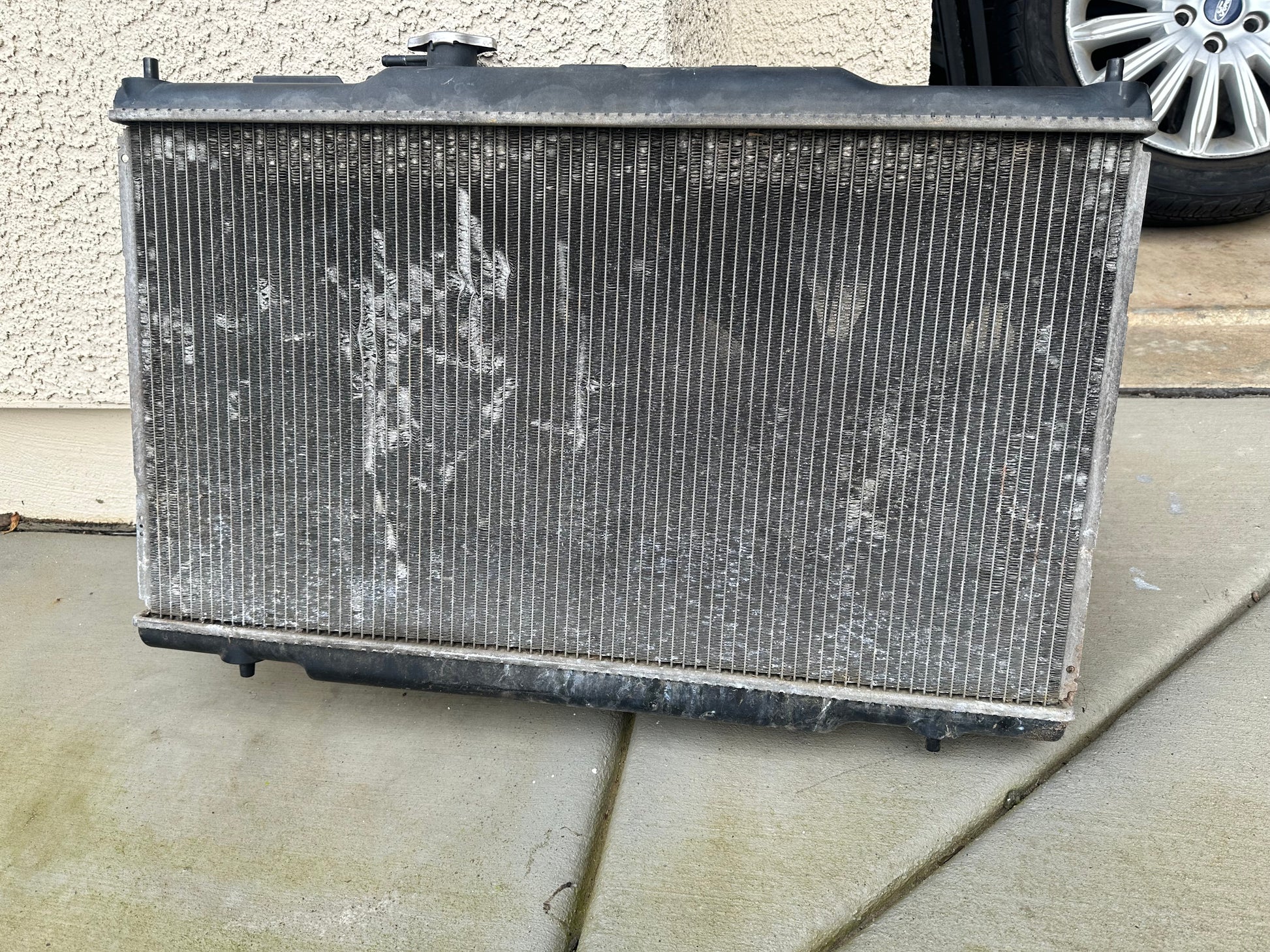 2005 Honda CRV Radiator with Fans