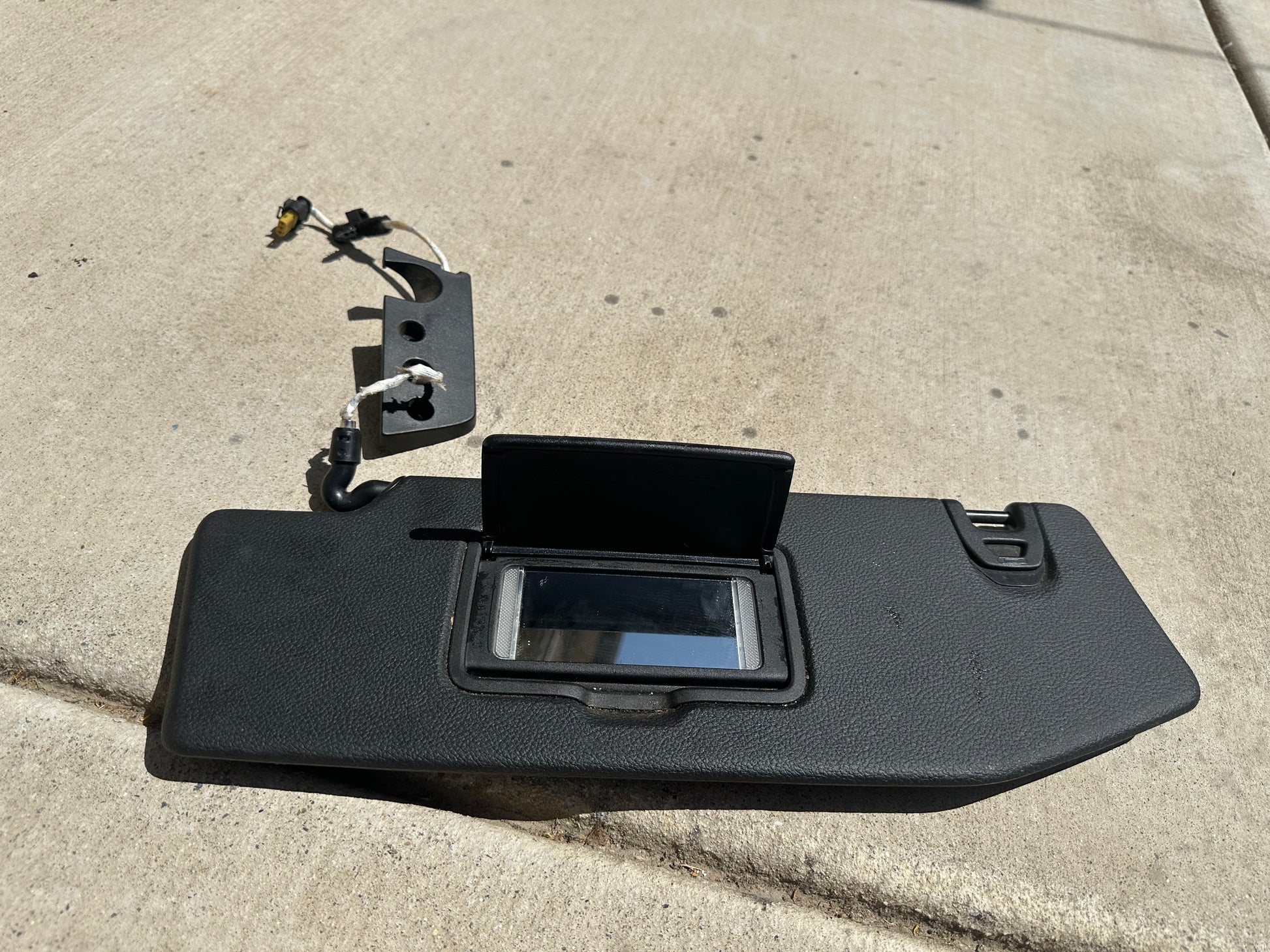 2011 BMW Visor Passener Side