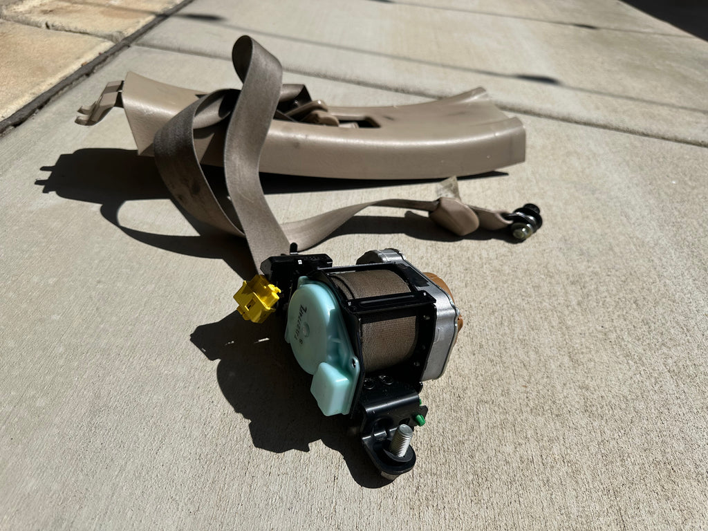 2005 Honda CRV Driver side seat belt with trim